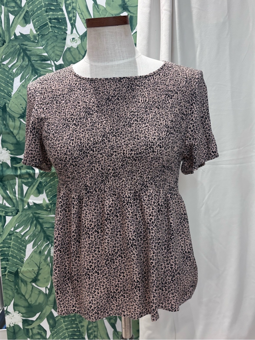 URBAN Romantics Pink and Black Leopard Smocked-Waist Short Sleeve Top